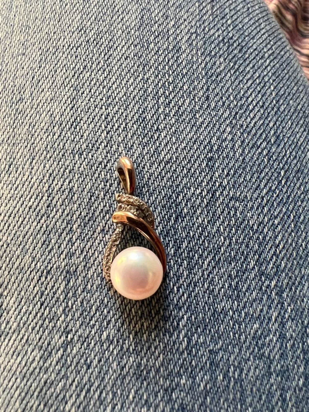 Kay Jewelers Gold Pearl Pendant with Sparkling Accents